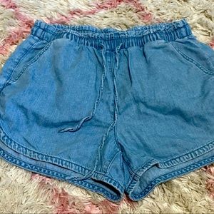 American Eagle stretchy denim shorts